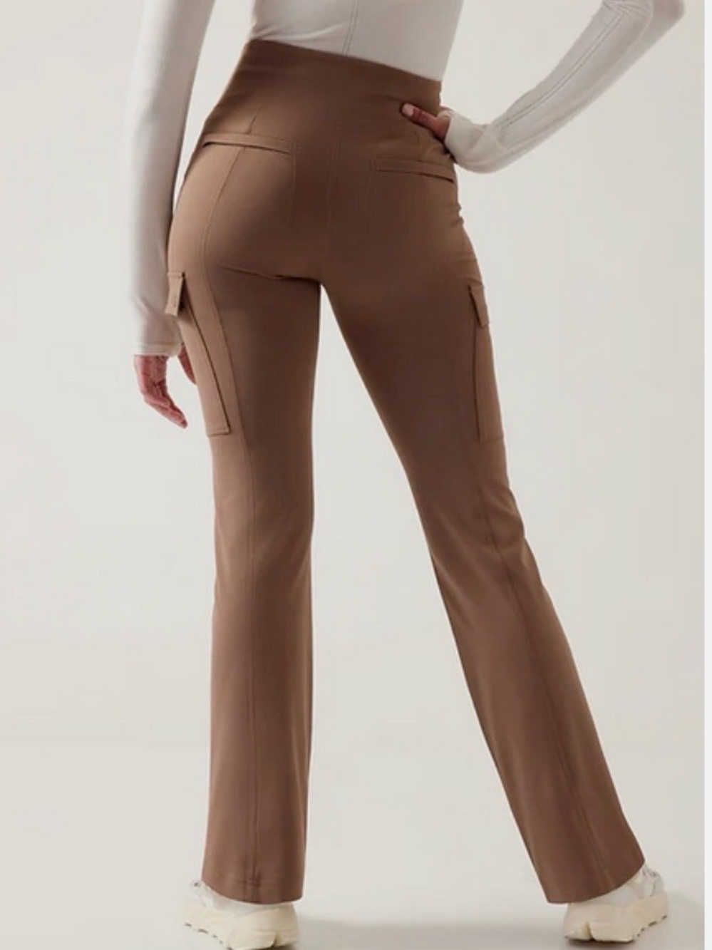 Athleta Women’s Delaney Straight Leg Cargo Pant in Brown. Size Medium - Picture 2 of 8